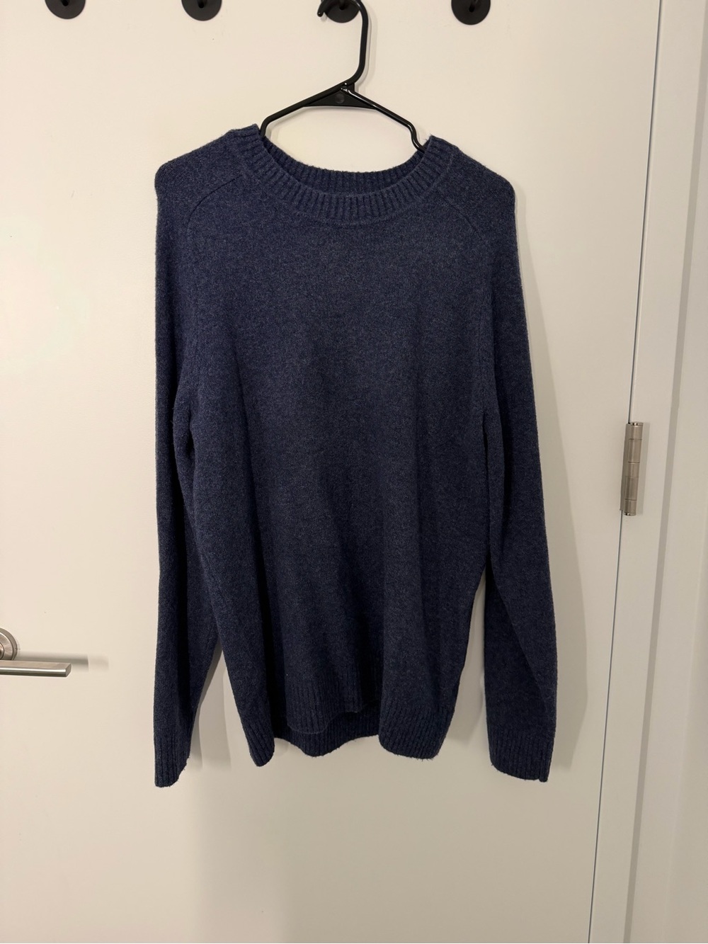 Gap Men's Crewneck Sweater in Navy Blue